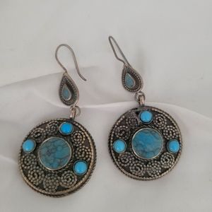 One pair of vintage silver turquoise earings